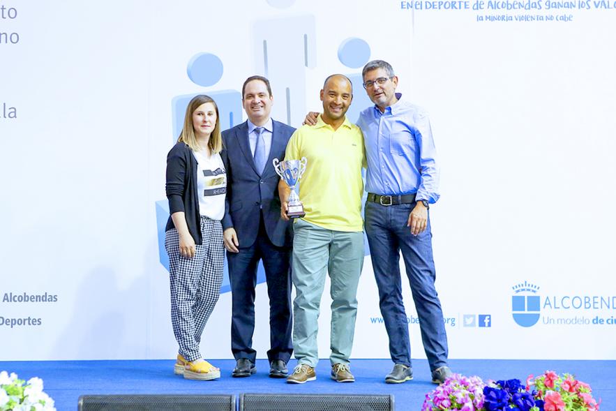 Alcalde Rafael Sánchez, concejal María Espín y participantes. Entrega Premios Competiciones Locales 2018-19 - 