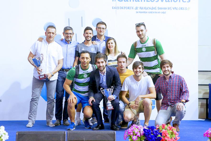 Alcalde Rafael Sánchez, concejales María Espín, Miguel Ángel Arranz y deportistas.  Entrega Premios Competiciones Locales 2018-19 