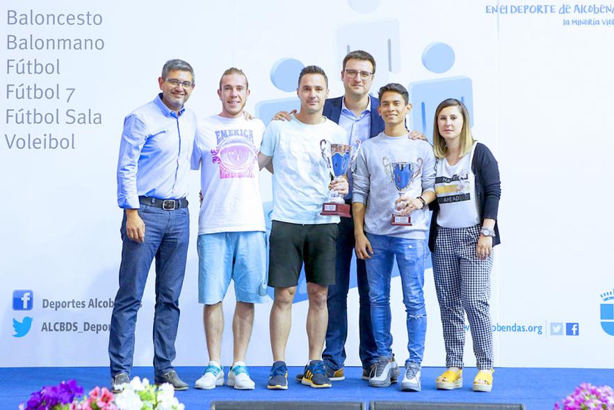 Alcalde Rafael Sánchez, concejales María Espín, Miguel Ángel Arranz y deportistas. Entrega Premios Competiciones Locales 2018-19 - 