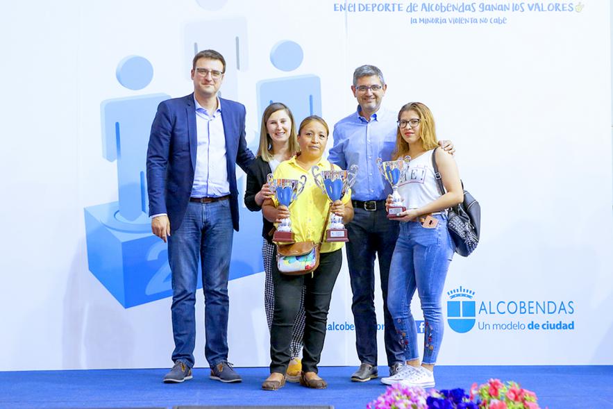 Alcalde Rafael Sánchez, concejales María Espín, Miguel Ángel Arranz y deportistasEntrega Premios Competiciones Locales 2018-19 