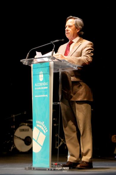 Entrega Premios Atenea y Hombres por la Igualdad -   Primer plano del discurso del alcalde García de Vinuesa.