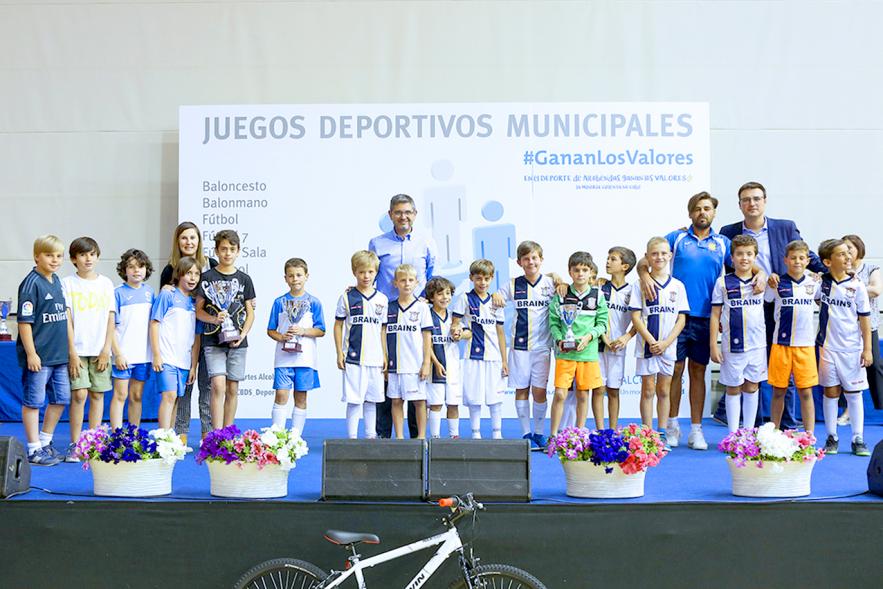 Alcalde Rafael Sánchez, concejales María Espín, Miguel Ángel Arranz y deportistas. Entrega Premios Competiciones Locales 2018-19 -