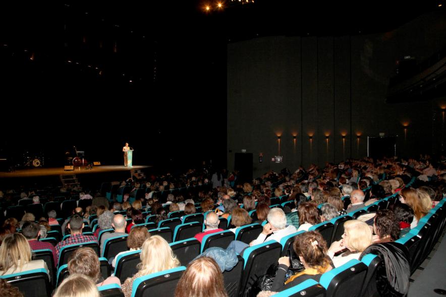 Entrega Premios Atenea y Hombres por la Igualdad - Panorámica del anfiteatro todo ocupado. 