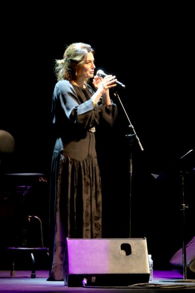 Entrega Premios Atenea y Hombres por la Igualdad - Primer plano de la actuación femenina musical.