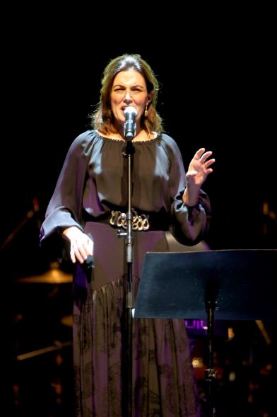 Entrega Premios Atenea y Hombres por la Igualdad -  Primer plano de la actuación femenina musical.