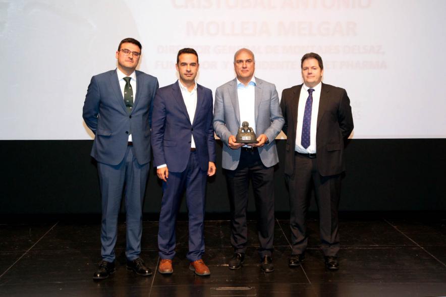 Concejales Miguel Ángel Arranz, Roberto Fraile Herrera, Alejandro Suarez Sánchez (CEO) y premiado