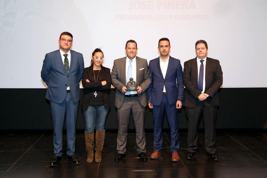 Concejales Cristina Martínez, Miguel Ángel Arranz, Roberto Fraile Herrera, Alejandro Suarez Sánchez CEO) y premiado
