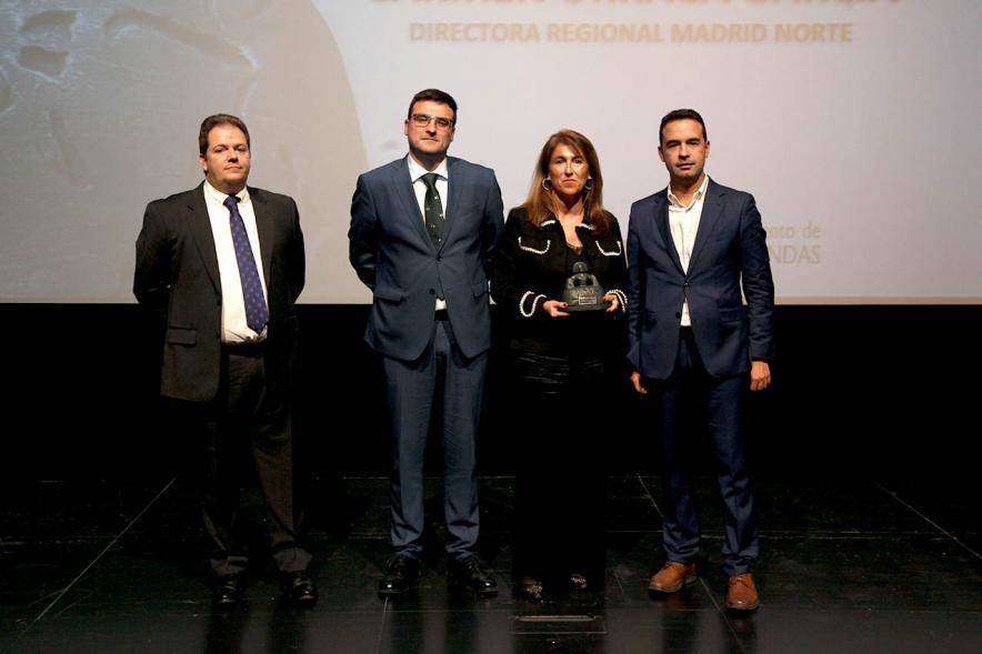 Autoridades y premiada.  2019