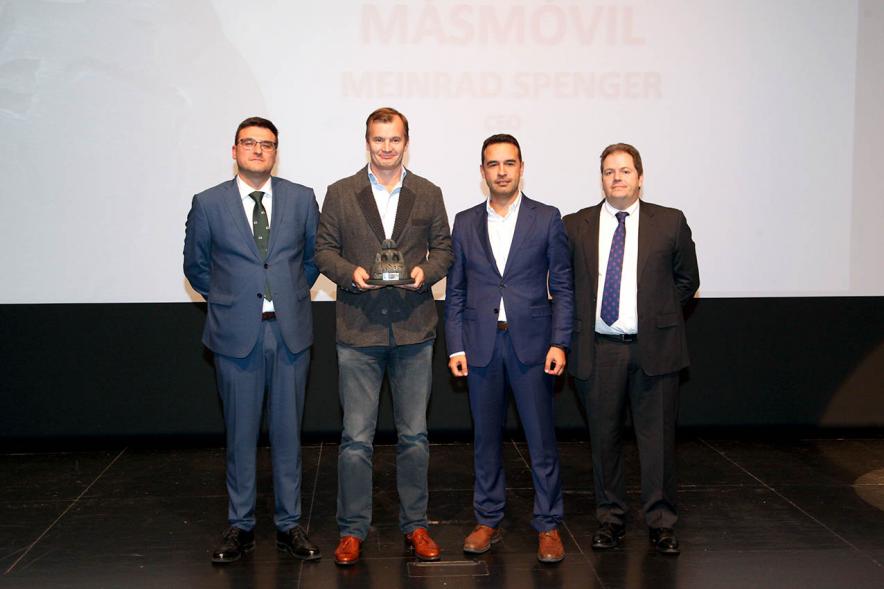 Concejales Miguel Ángel Arranz, Roberto Fraile Herrera, Alejandro Suarez Sánchez CEO) y premiado
