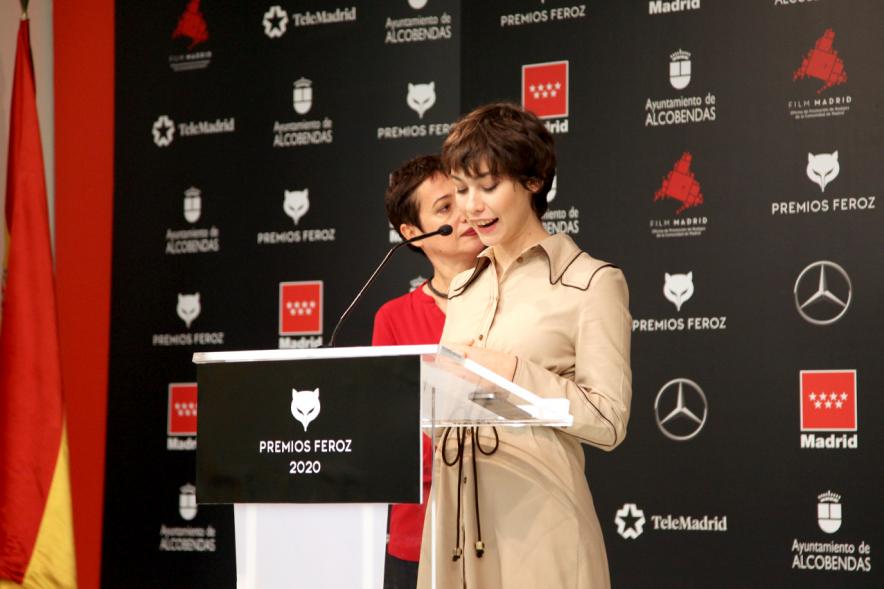 La actriz Greta Fernández anunciando algunos de los nóminados
