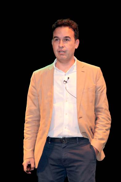 Rueda de Prensa del Lanzamiento Nueva Web Municipal y Plataforma de Portales - Imagen del concejal de Transformación Digital Roberto Fraile en un momento de la rueda de prensa.