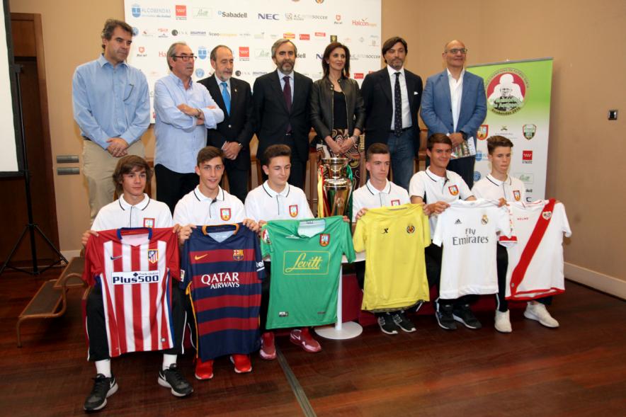 Presentación del IIIer Memorial Luis Aragonés - Las autoridades con los equipos. 