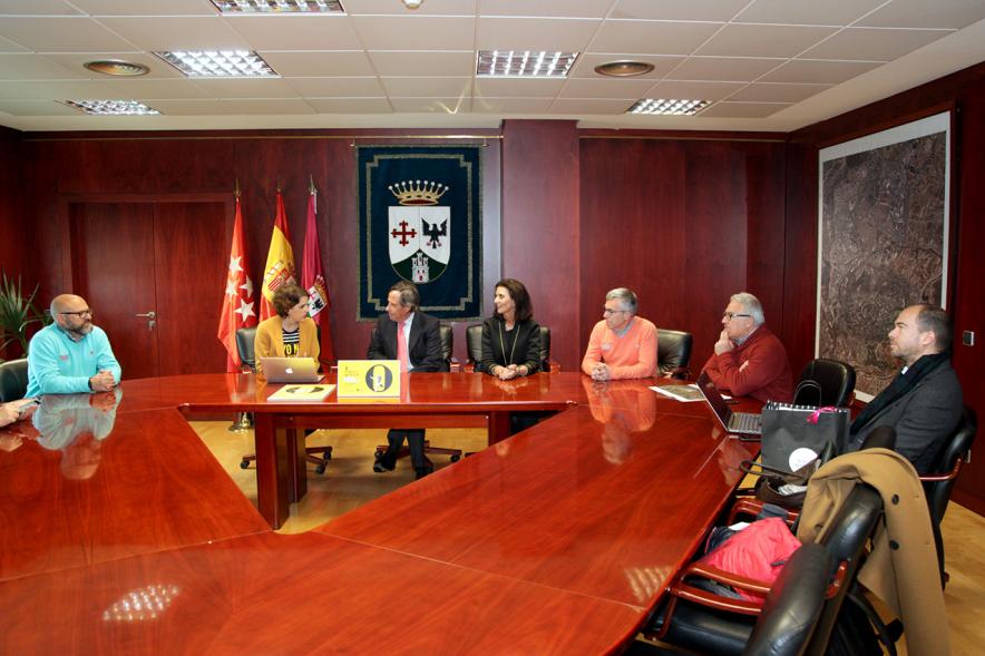 Presentación 1ª Carrera de Obstaculos Yo No Renuncio - Malas Madres -  Panorámica de las autoridades y los organizadores del evento.