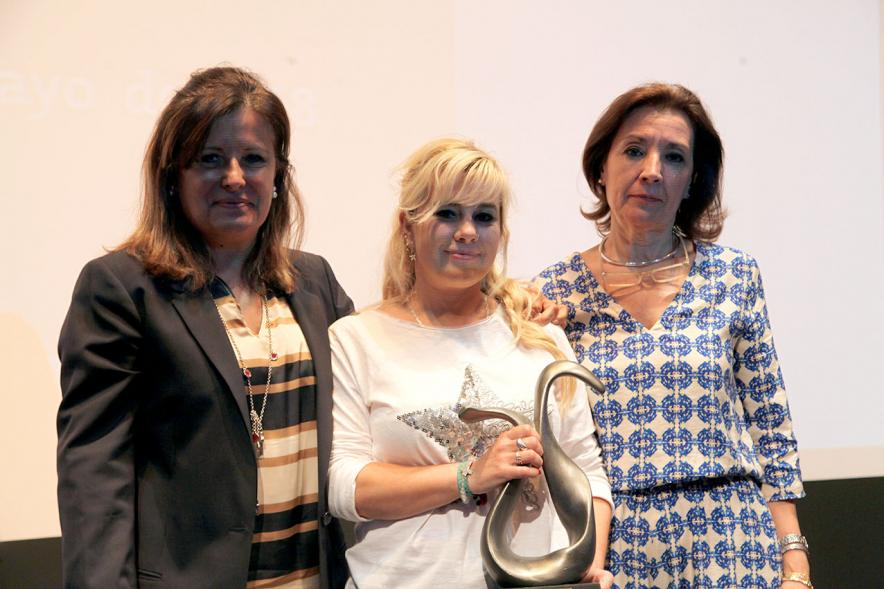 Semana del Mayor 2018 - Presentación - Imagen de dos concejales con una participante.