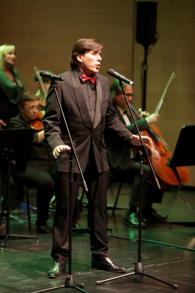 Presentación de las Fiestas de la Virgen de La Paz 2018 - Imagen primer plano del cantante.