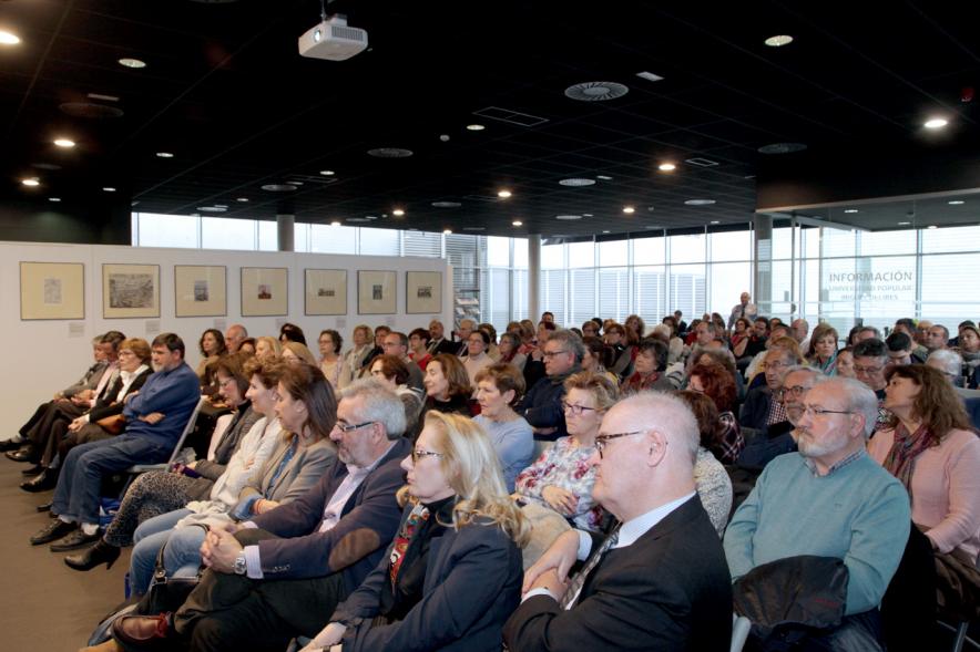 Presentación Libro "Imperiofobia y Leyenda Negra" e Inauguración Exposición Ilustraciones Martín Lutero - Imagen de las autoridades en la primera fila.
