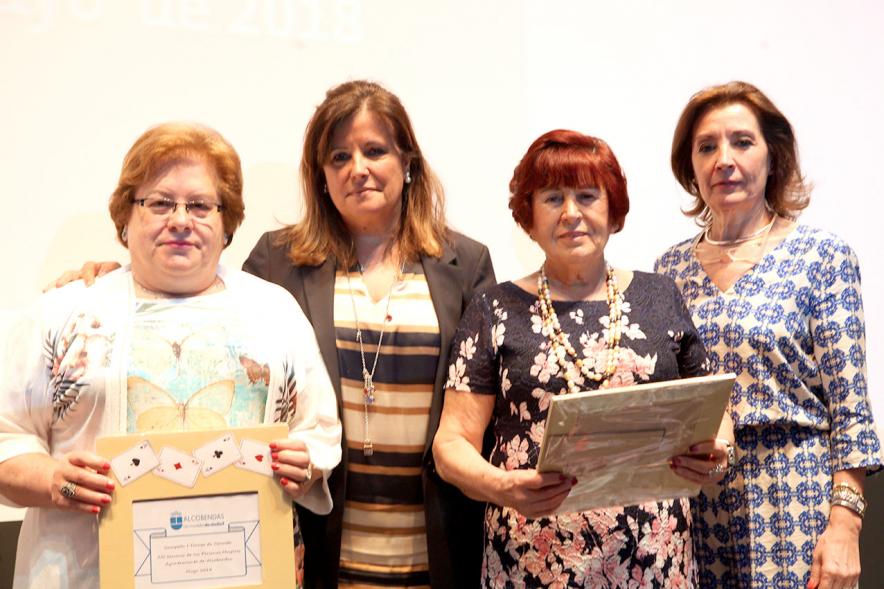 Semana del Mayor 2018 -  Presentación - Las concejales con dos participantes.