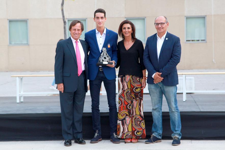 Presentación Equipos FUNDAL Temporada 2016-17 - Deportista con las autoridades. 