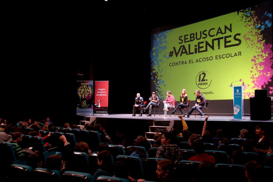 Presentación de la Campaña "Se Buscan Valientes" -El publico asistente.
