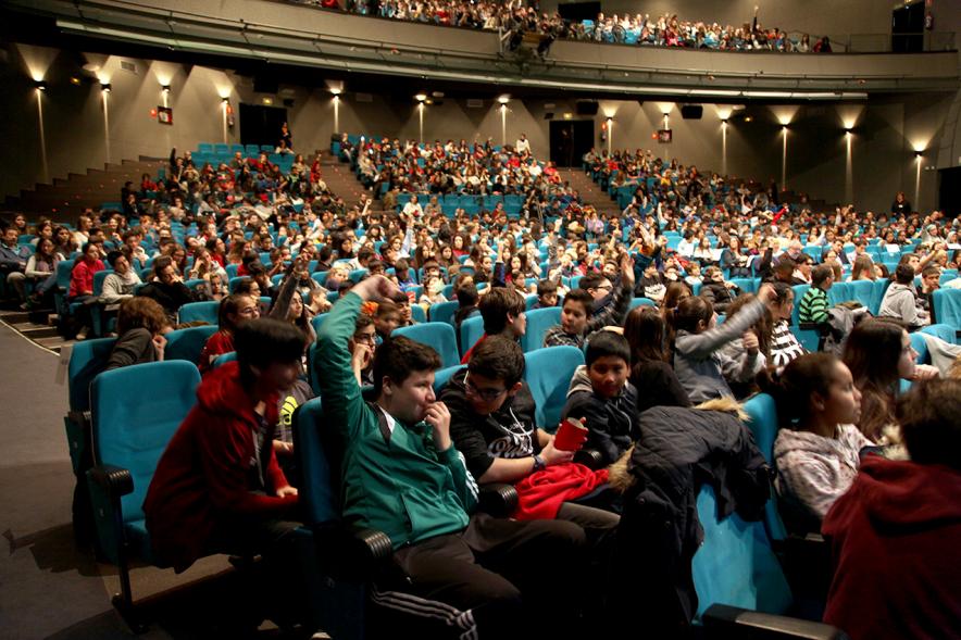 Presentación de la Campaña "Se Buscan Valientes" -El publico asistente.