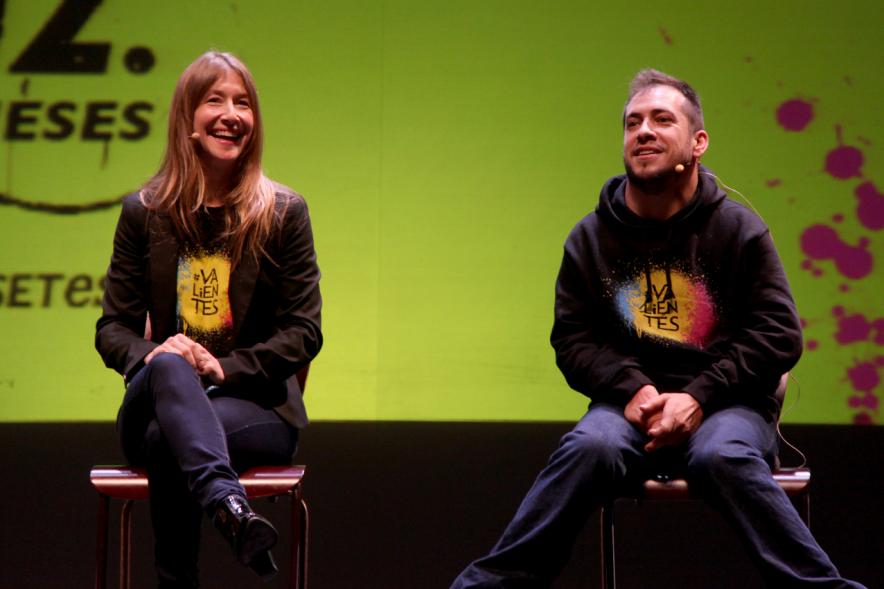 Presentación de la Campaña "Se Buscan Valientes" -  Escenario con  los protagonistas.