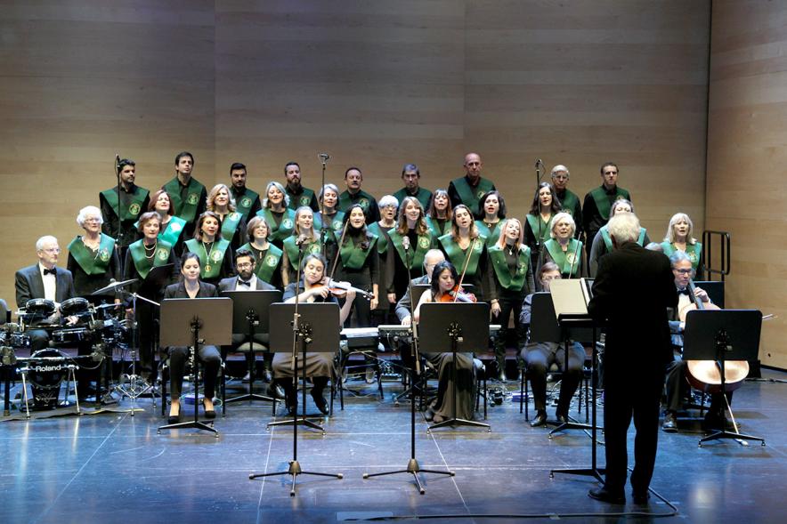 Presentación de las Fiestas de la Virgen de La Paz 2018 - Imagen primer plano del coro y la orquesta.