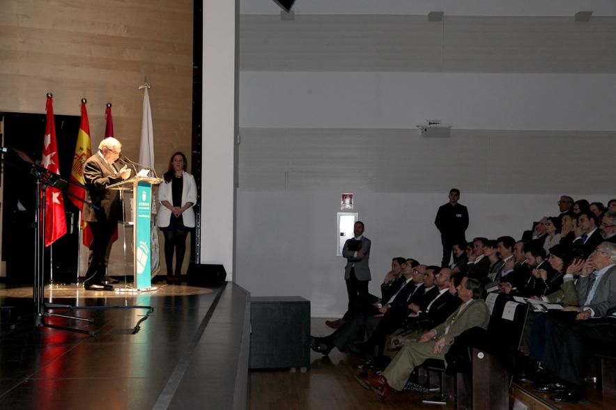 Presentación de las Fiestas de la Virgen de La Paz 2018 - Imagen lejana de una autoridad en un momento de su discurso. 