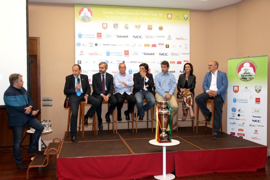 Presentación del IIIer Memorial Luis Aragonés -  Grupo de autoridades y asistentes.