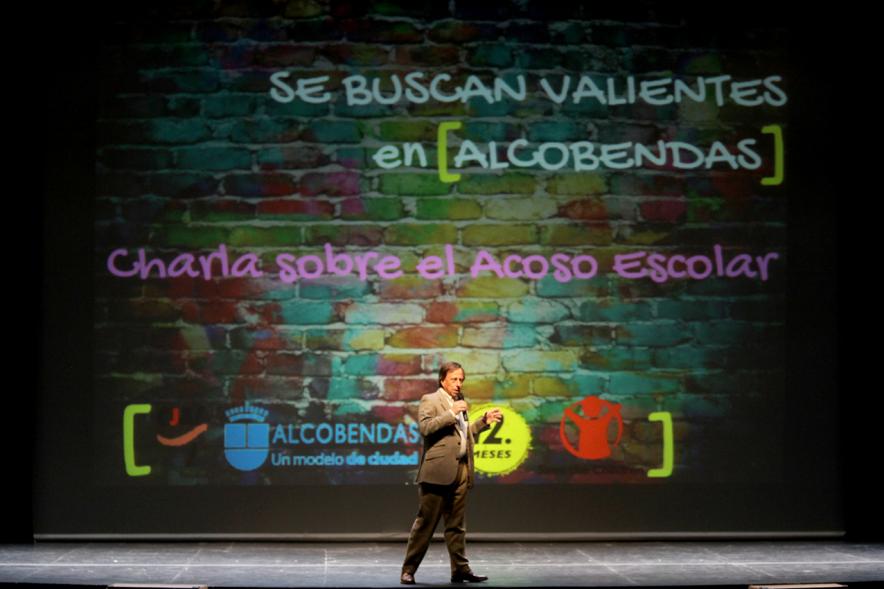 Presentación de la Campaña "Se Buscan Valientes" -  El alcalde presentando.