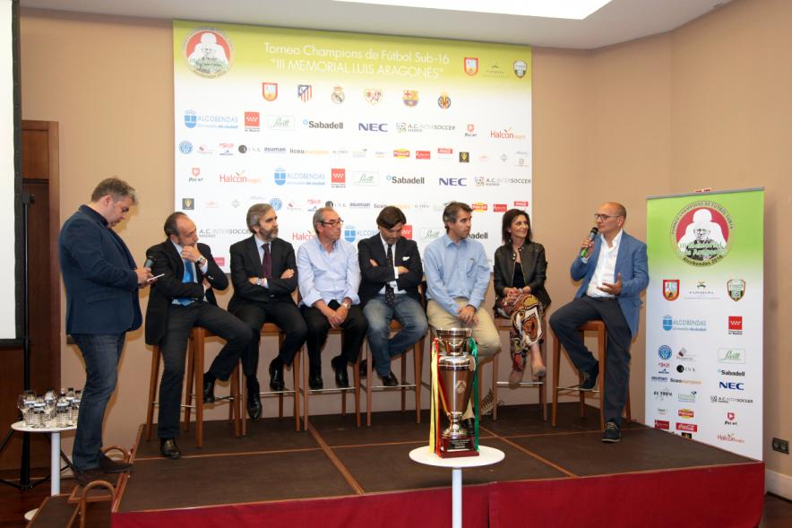 Presentación del IIIer Memorial Luis Aragonés -  Grupo de los asistentes.