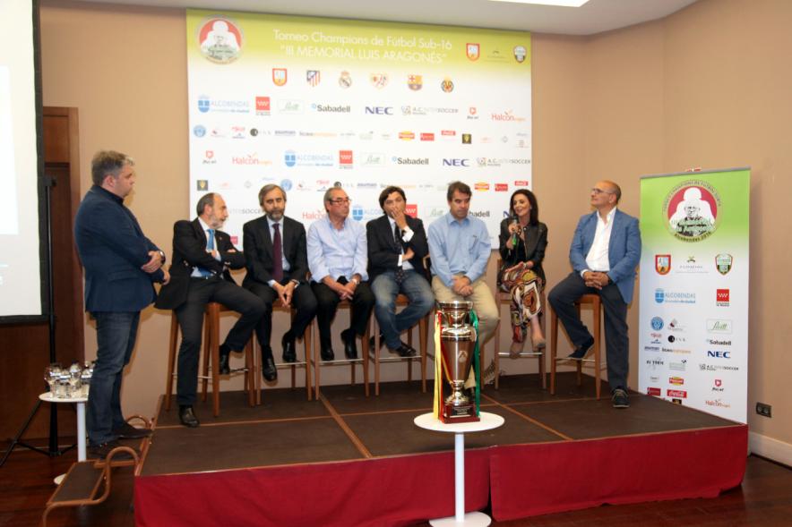 Presentación del IIIer Memorial Luis Aragonés -  Grupo de los asistentes.