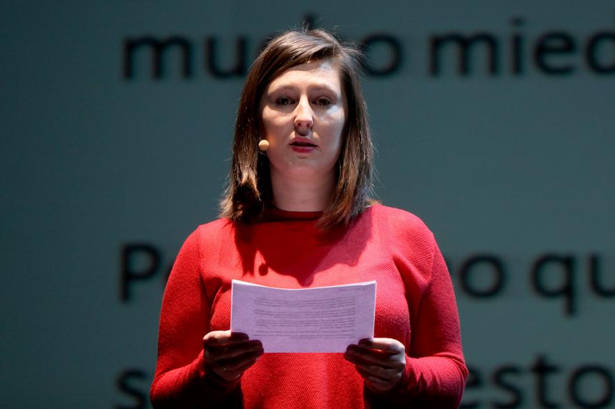 Presentación de la Campaña "Se Buscan Valientes" - Una de las presentadoras.