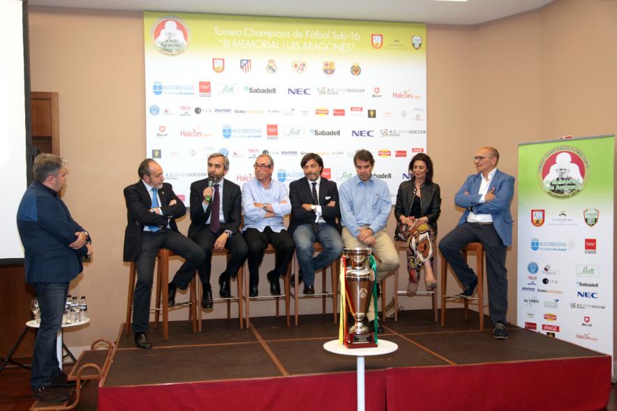 Presentación del IIIer Memorial Luis Aragonés -   Grupo de los asistentes.