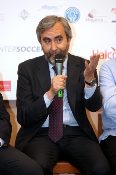 Presentación del IIIer Memorial Luis Aragonés - Uno  de los asistentes.
