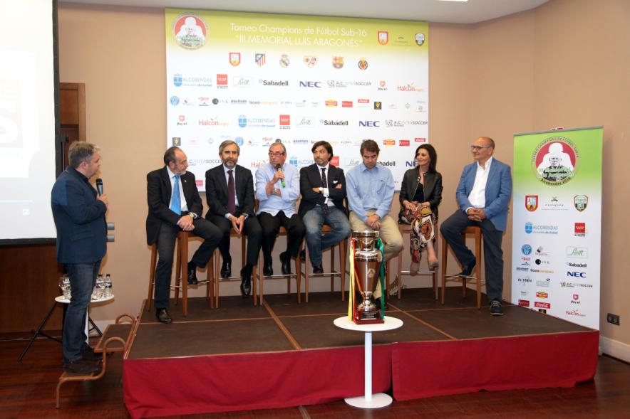 Presentación del IIIer Memorial Luis Aragonés -  Grupo de los asistentes.