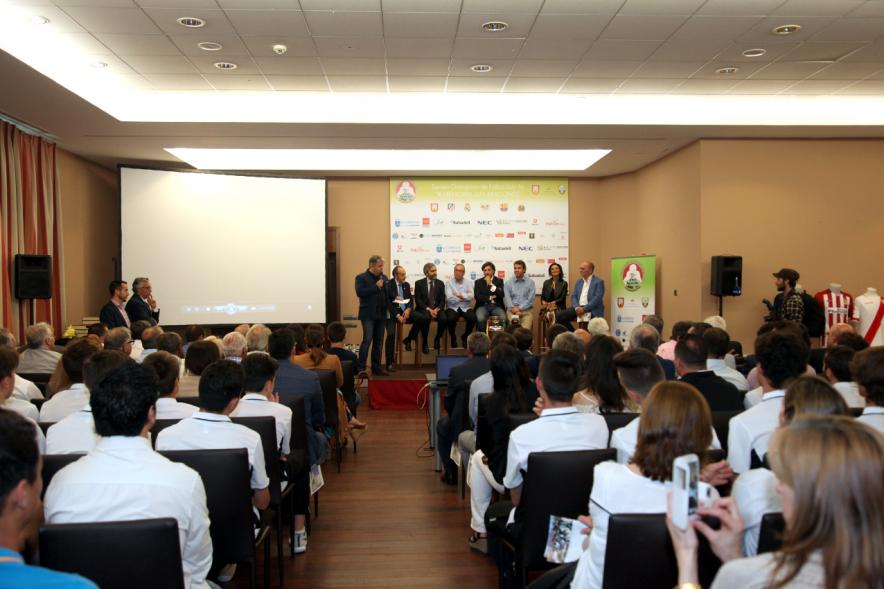 Presentación del IIIer Memorial Luis Aragonés - Vista de todos  los asistentes.