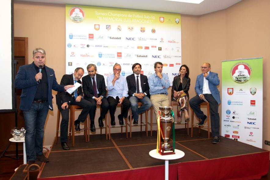 Presentación del IIIer Memorial Luis Aragonés -  Grupo de los asistentes.