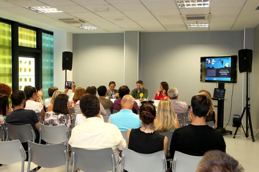 Asistentes a la presentación del libro de Nacho López Llandres .