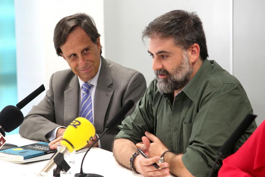 Alcalde Ignacio de Vinuesa y Nacho López Llandres en la presentación del libro. 