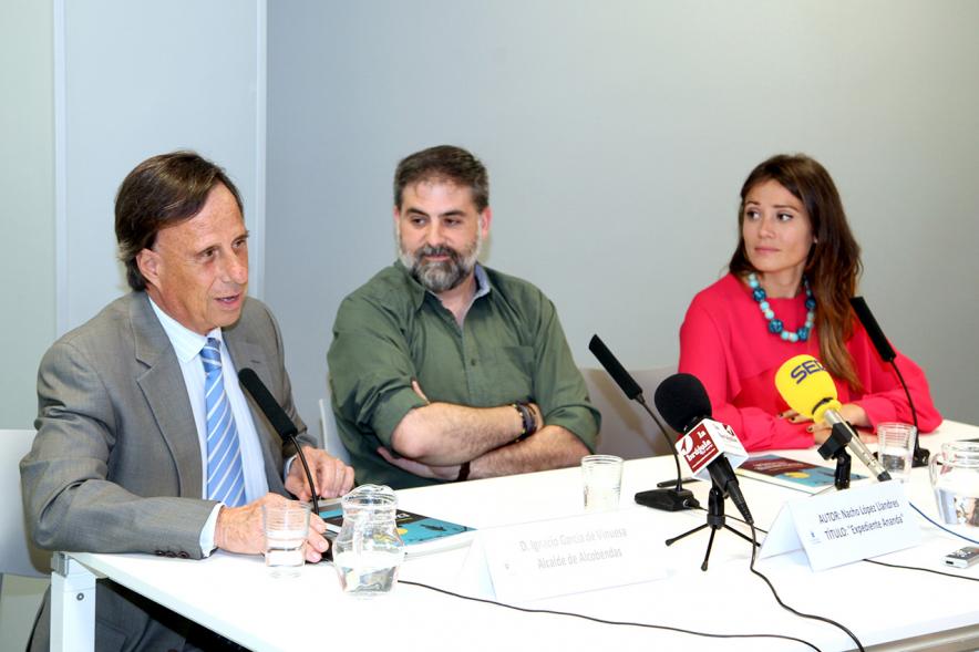 Ponente Alcalde Ignacio de Vinuesa en la presentacion del libro de Nacho López Llandres .