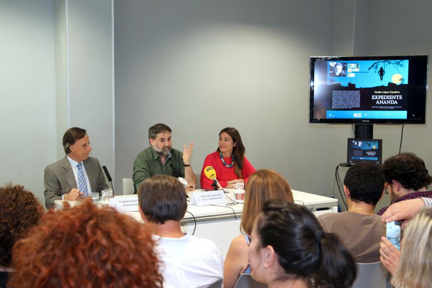Ponente Nacho López Llandres en la presentación del libro. 