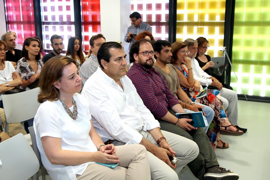 Representación del consistorio en la presentación del libro. 