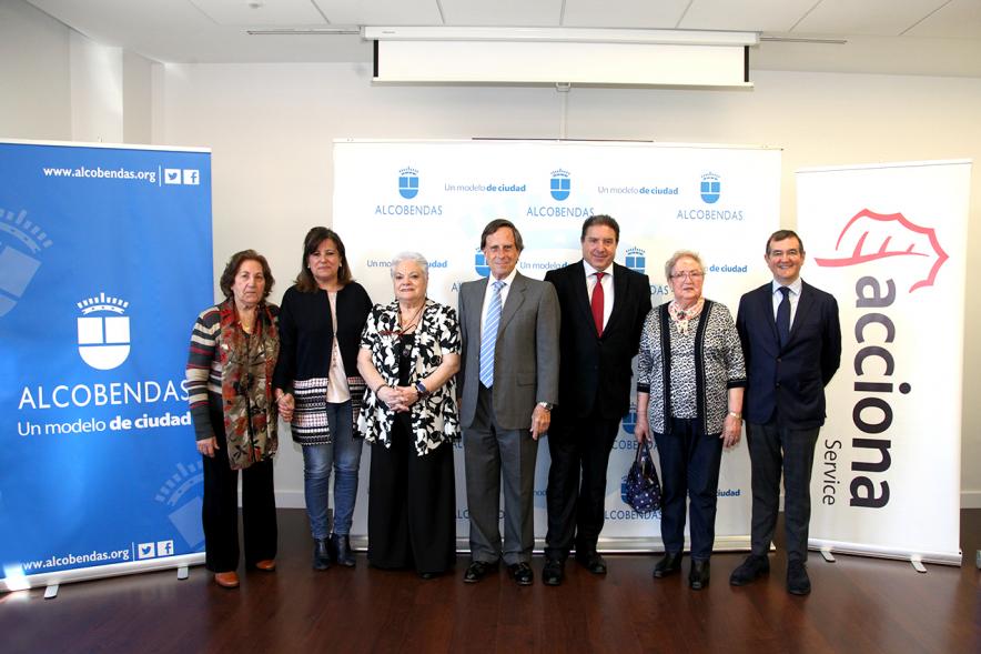 Presentación Proyecto Piloto Familyar Social Service - Imagen posado de grupo de las personas que van a participar en la charla.