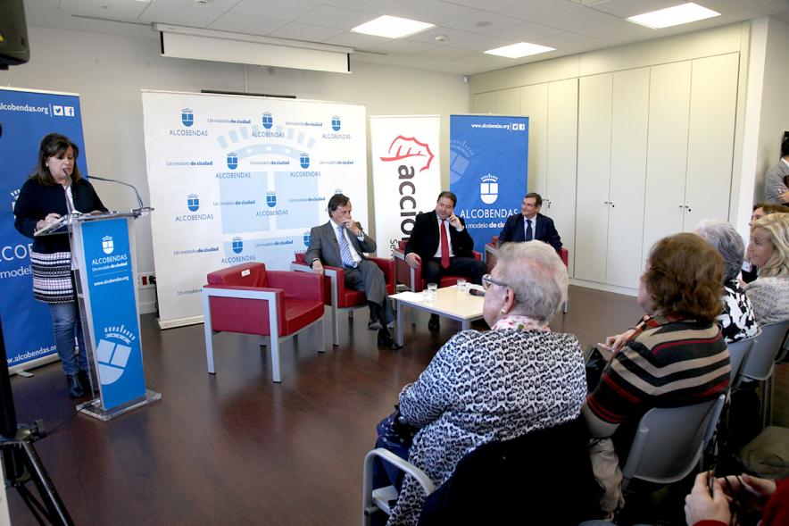 Presentación Proyecto Piloto Familyar Social Service - Imagen vista general de la sala donde se celebra la presentación.