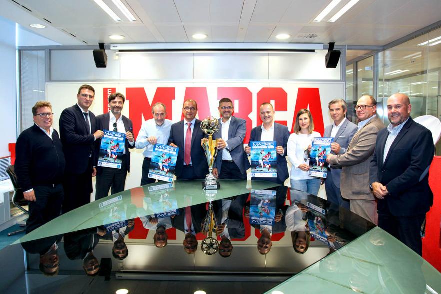 Presentación Madrid International Cup U14 2019 - Imagen donde podemos ver alcalde Rafael Sánchez Acera, el vicealcalde Miguel Ángel Arranz, la concejal de Deportes María Espín, el presidente de la Federación de Fútbol de Madrid Paco Díez, y representantes de la organización.
