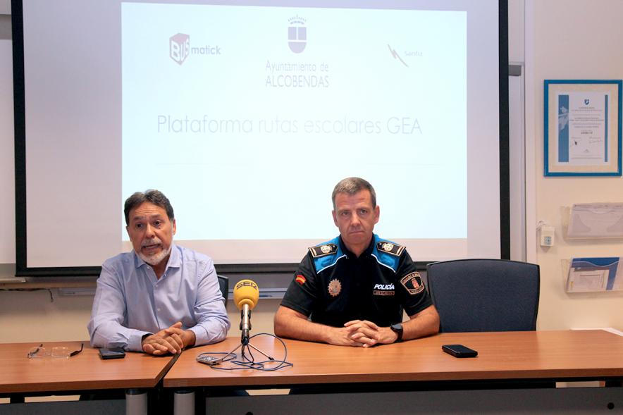 Presentación de la Plataforma de Transporte Escolar - Imagen de la mesa con los ponentes.