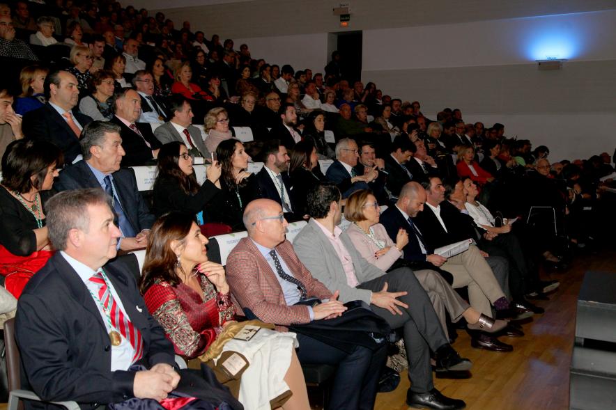 Presentación Fiestas Virgen de la Paz 2019 - Imagen lateral de la primera fila de autoridades.