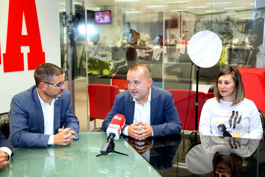 Presentación Madrid International Cup U14 2019 -  Imagen del alcalde Rafael Sánchez Acera en la presentación que se realizó en la sede del diario Marca acompañado de otras personalidades.