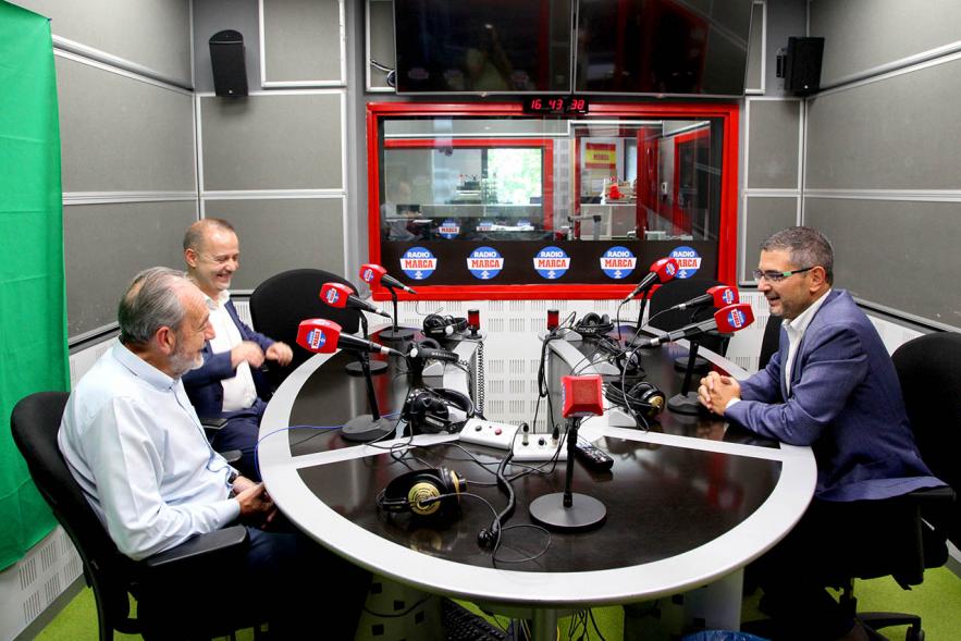 Presentación Madrid International Cup U14 2019 -  Imagen del alcalde Rafael Sánchez Acera en la presentación que se realizó en la sede del diario Marca acompañado de otras personalidades.