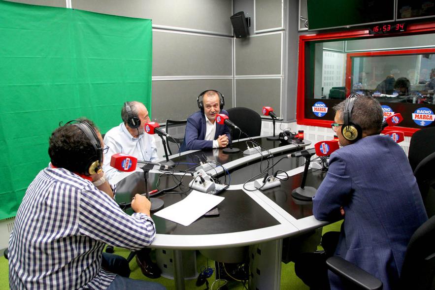 Presentación Madrid International Cup U14 2019 - Imagen del alcalde de Alcobendas Rafael Sánchez Acera en la presentación que se realizó en la sede del diario Marca acompañado de otras personalidades.